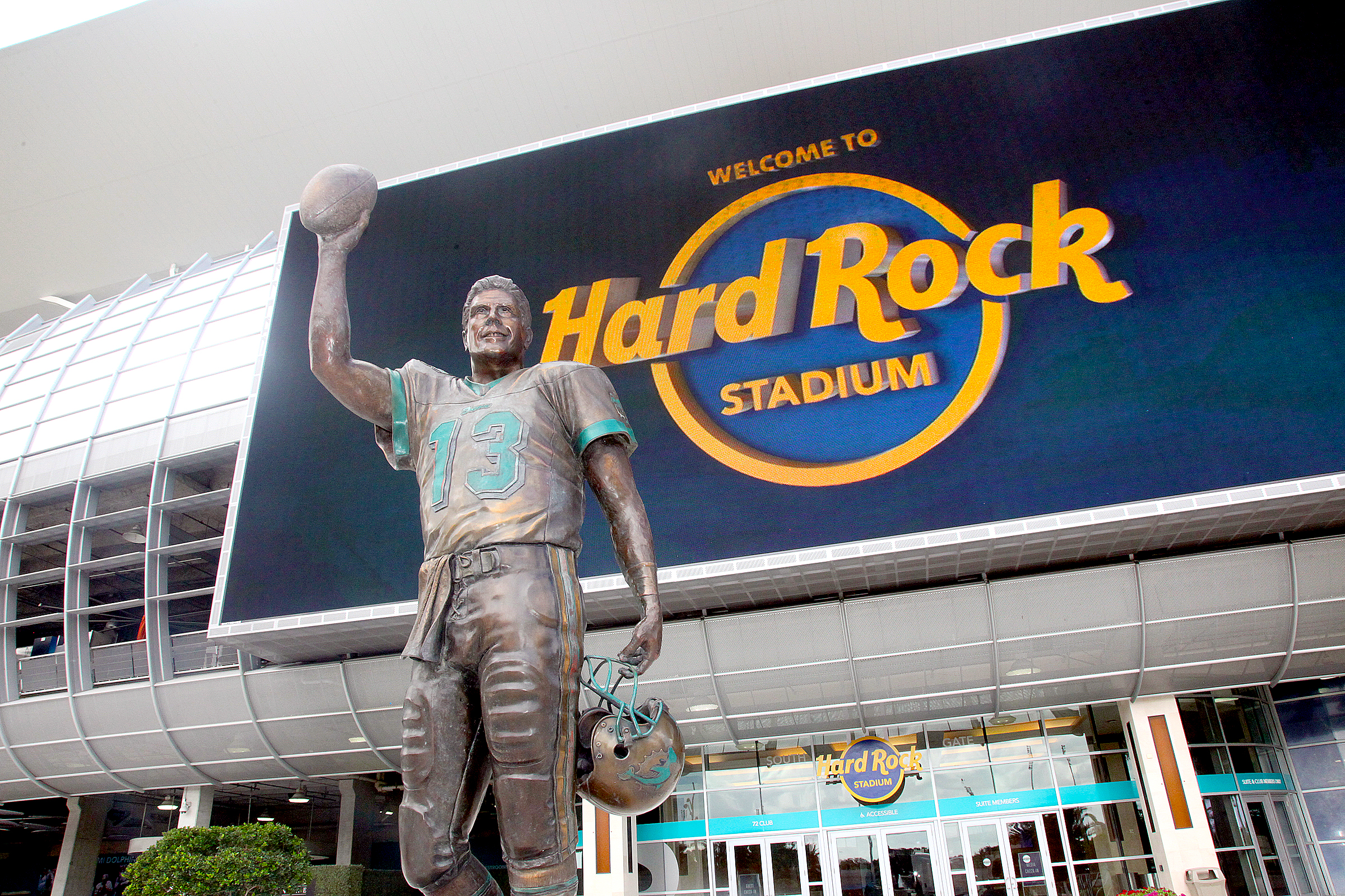 Hard Rock Stadium (Dolphins Stadium) –